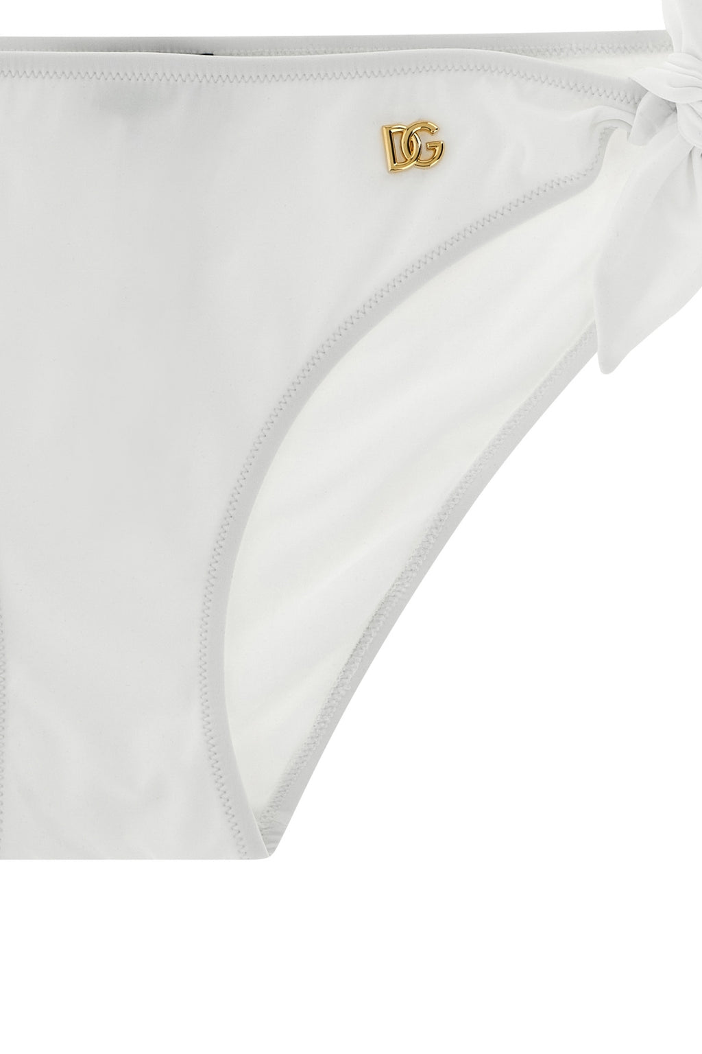 Dolce & Gabbana 'DG' Bikini-Slip - Detail der goldfarbenen DG-Logoplakette aus Metall